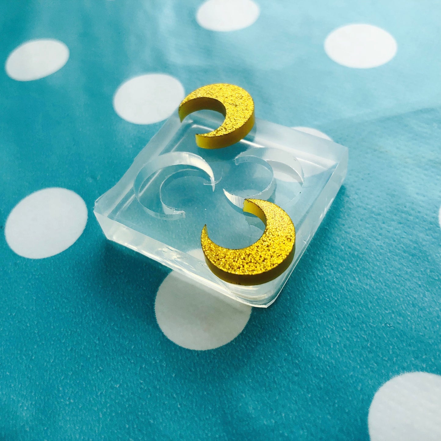 14mm Silicone Crescent Moon Stud Earring  Mold  - Earrings Resin Crafter Mould Halloween EM49