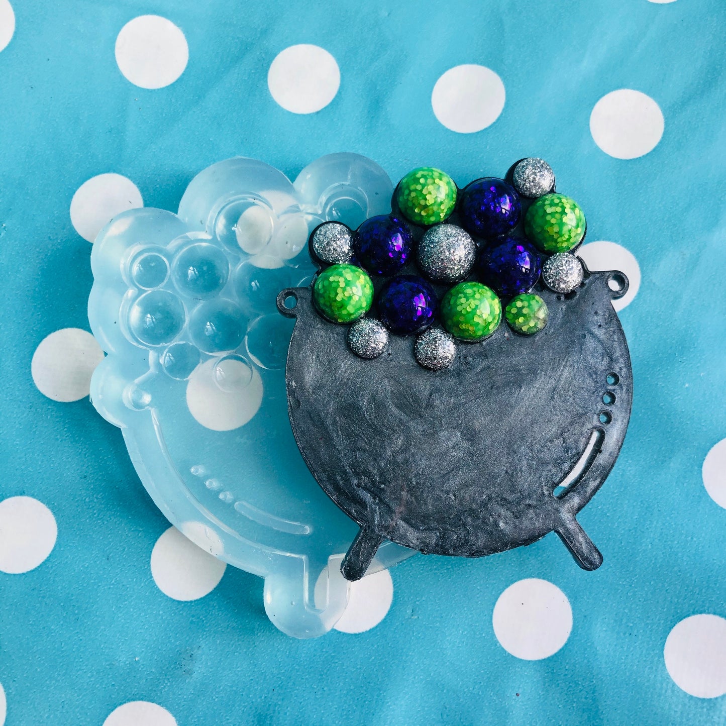 Silicone Cauldron Necklace Mold: Halloween Resin Crafter Mould (60mm)
