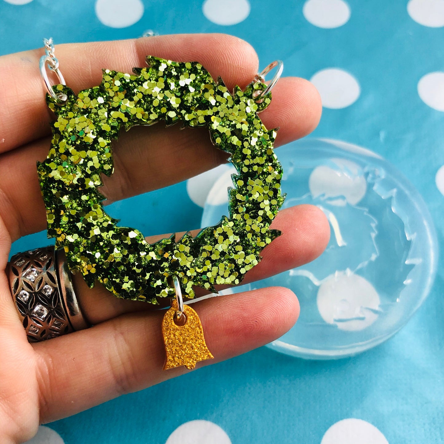 45mm Silicone Christmas Wreath Necklace Mold with Bell - Resin Flexible Rubber Clear Necklace DIY Holiday PM54