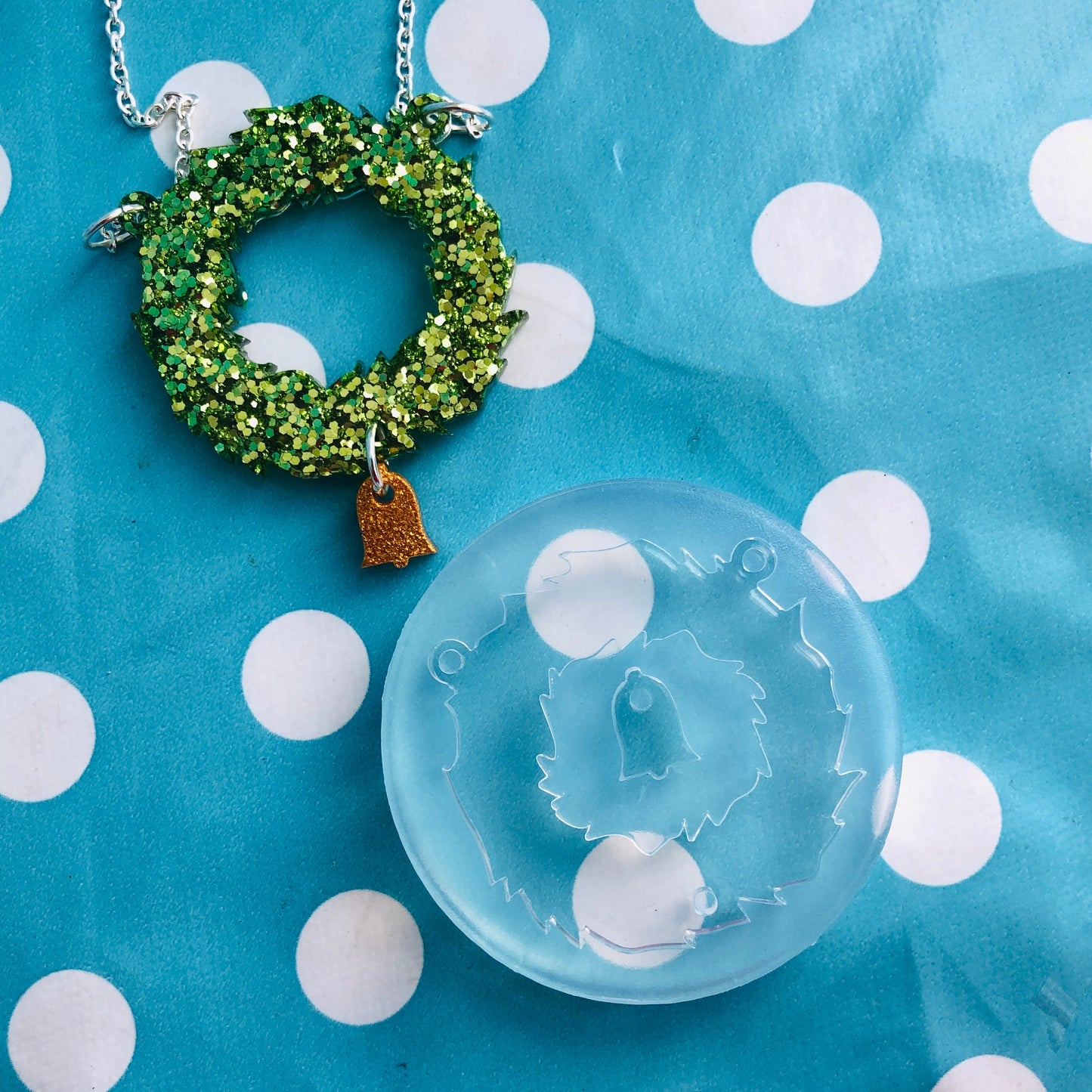 45mm Silicone Christmas Wreath Necklace Mold with Bell - Resin Flexible Rubber Clear Necklace DIY Holiday PM54