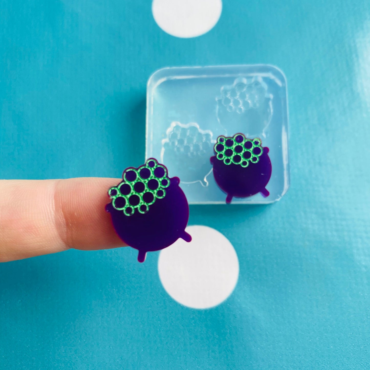 17mm Silicone Cauldron Stud Earring Mold EM571